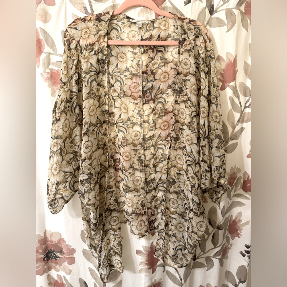American Eagle Lightweight sheer cream/tan floral cover-up kimono